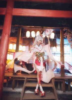 裙下有怪兽